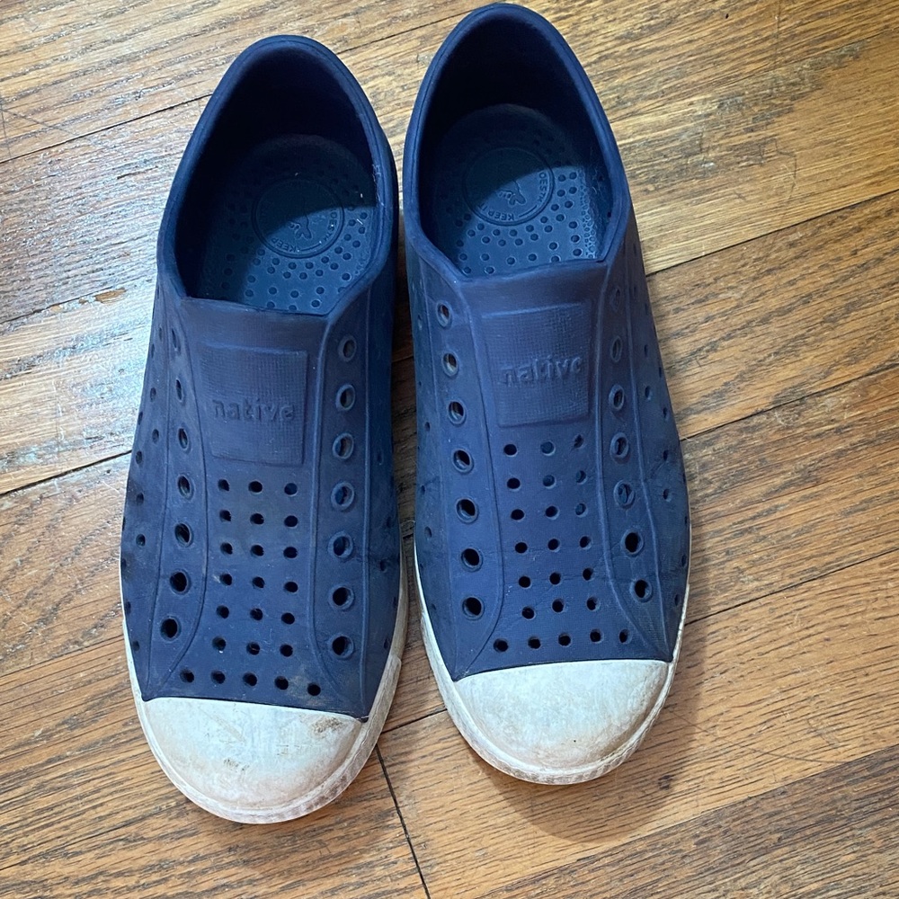 Navy Native Jefferson shoes size 2